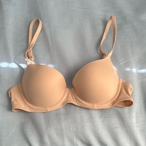 Victoria’sSecretPink tan weareverywhere lightly lined tan underwire bra size 34A
